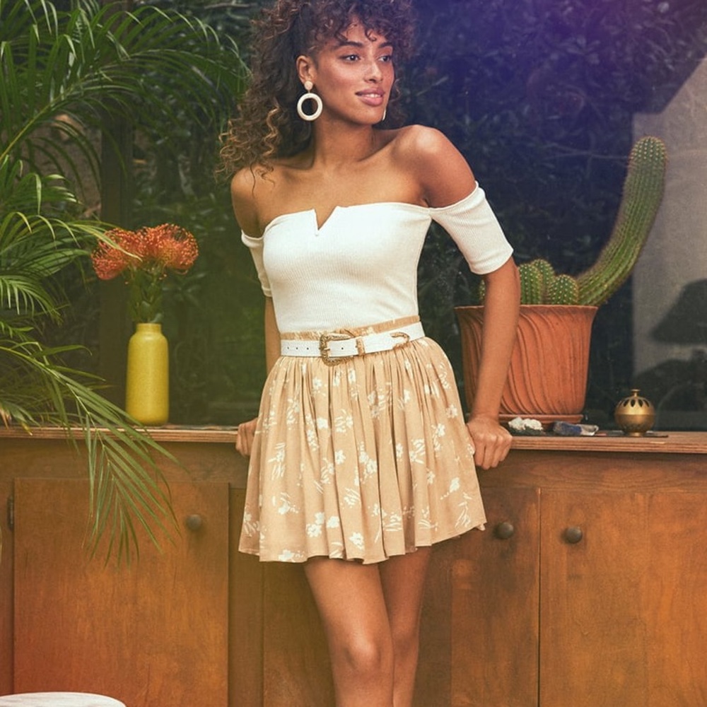 4/15$ Lulus Amuse Society Beige Floral Mini Skirt - Picture 2 of 12